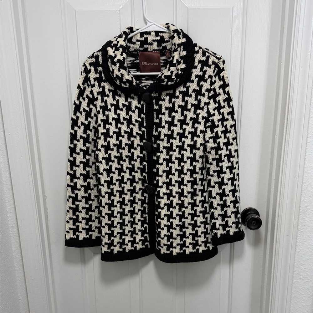 525 America Black and White Houndstooth Knit Cape